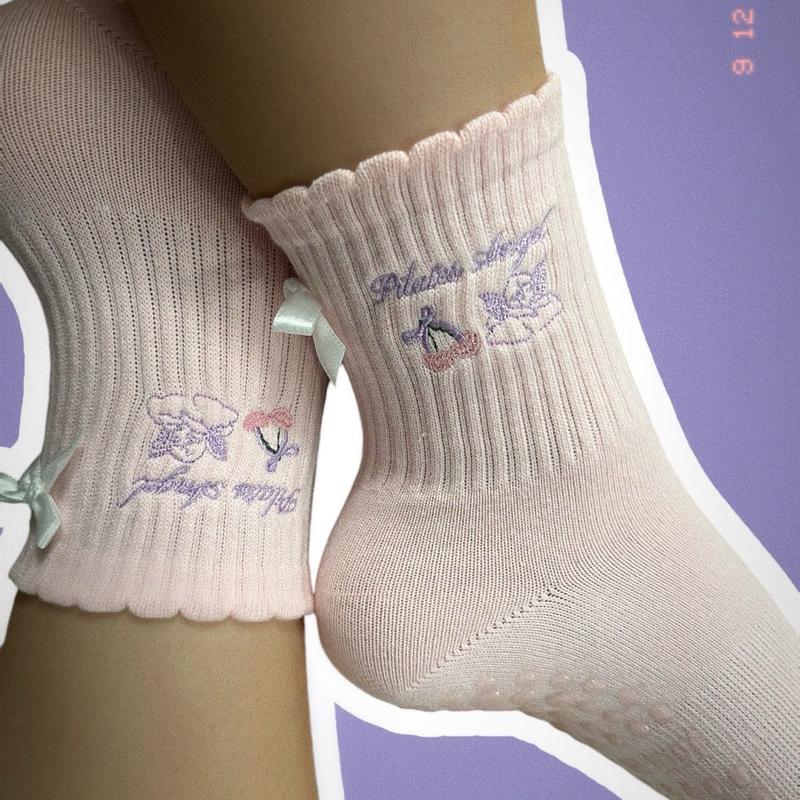 PILATES ANGEL crew sock with grips!